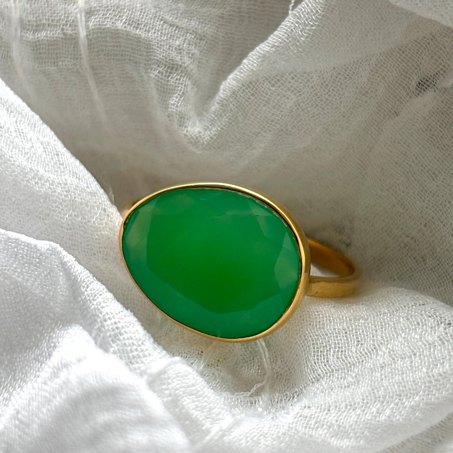 18K Solid Gold Ring with Rose Cut Chrysoprase | Handmade Gemstone Statement Ring | Minimalist Green Gem Ring | Gold Ring Gift for Her