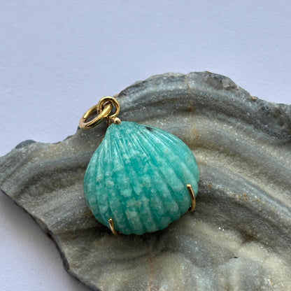 Hand Carved Shell Pendant in Natural Amethyst, Rose quartz, Amazonite 14k Solid Gold Jewellery, Handcut In Premium Quality Gemstones