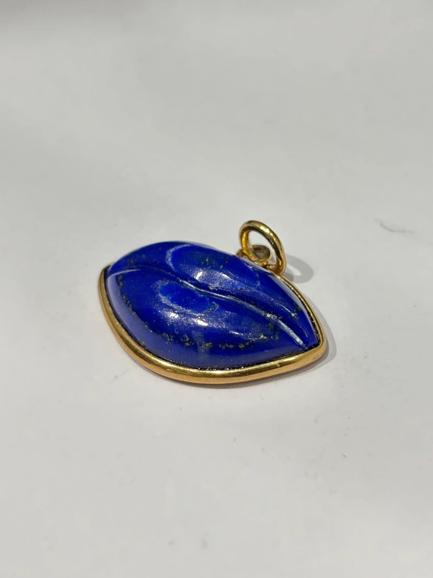 Lapis Lazuli Lips Pendant Set in 14k Solid Gold, Beautiful Handmade Lip Pendant For Her In Lapis Gemstone.