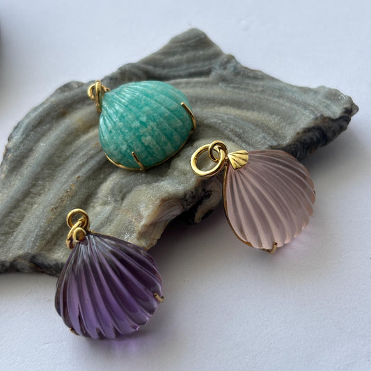 Hand Carved Shell Pendant in Natural Amethyst, Rose quartz, Amazonite 14k Solid Gold Jewellery, Handcut In Premium Quality Gemstones
