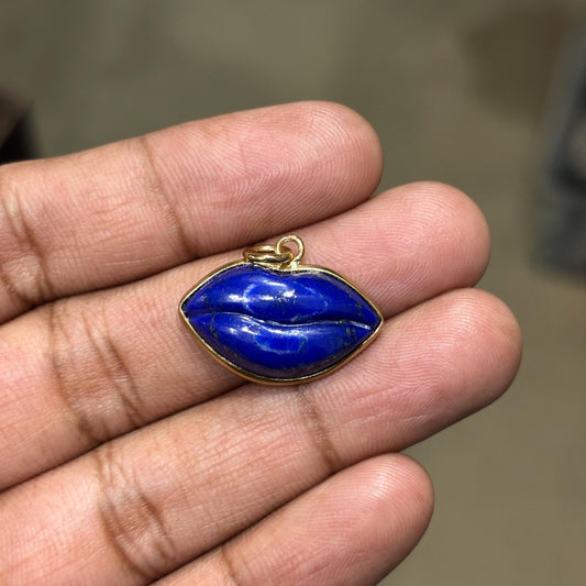 Lapis Lazuli Lips Pendant Set in 14k Solid Gold, Beautiful Handmade Lip Pendant For Her In Lapis Gemstone.